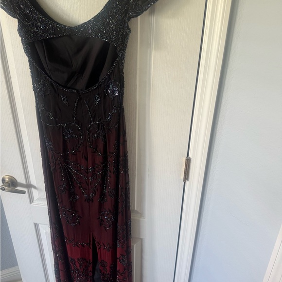 Elegant Black and Red Beaded Evening Dress - Picture 10 of 11